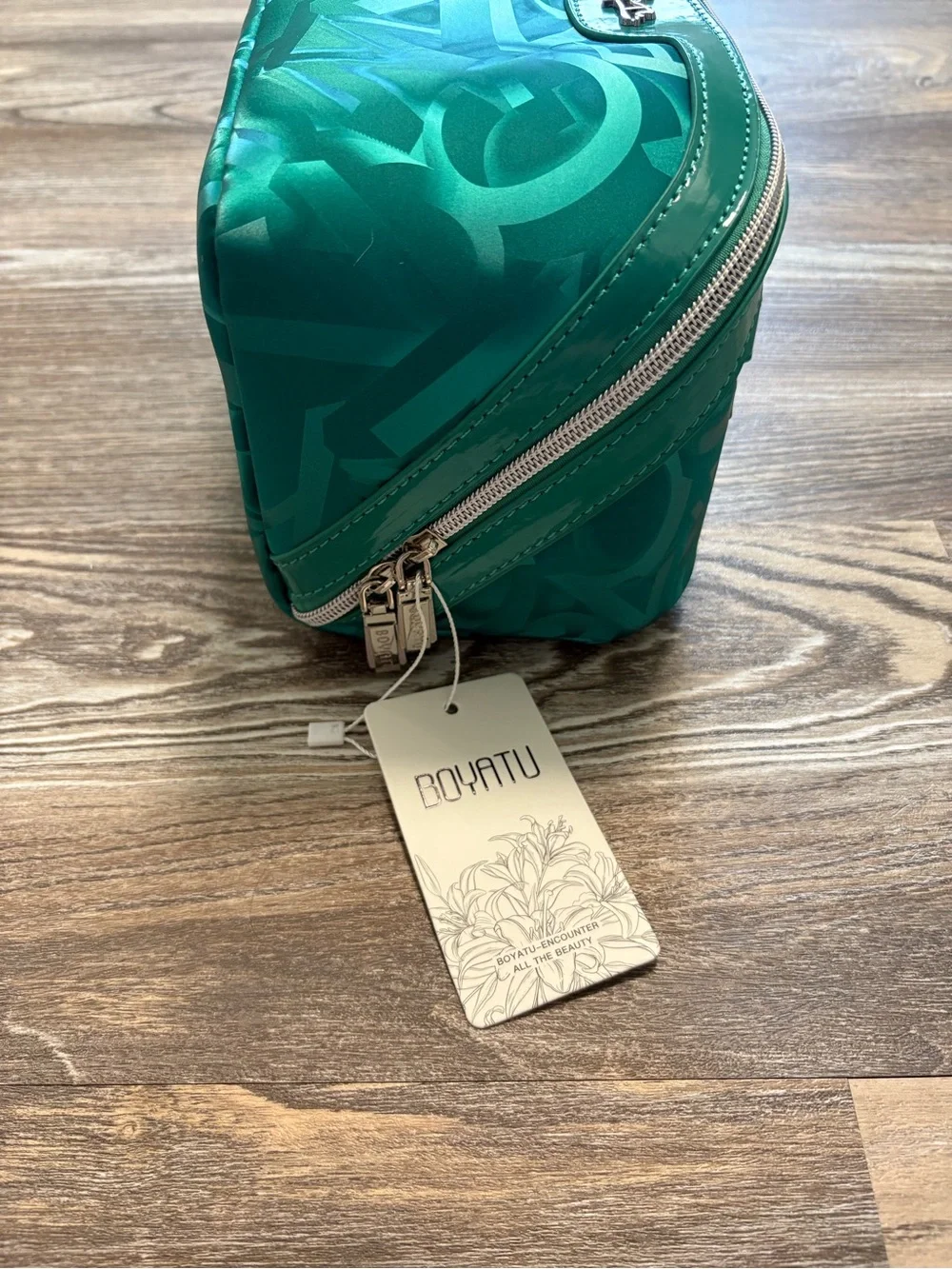 BOYATU Green Travel Makeup Bag NWT